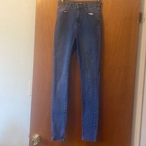 Fashion Nova Size 3 Junior Skinny Jeans.